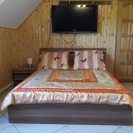 Dworek W Zieleni Warsaw Ngoại thất bức ảnh