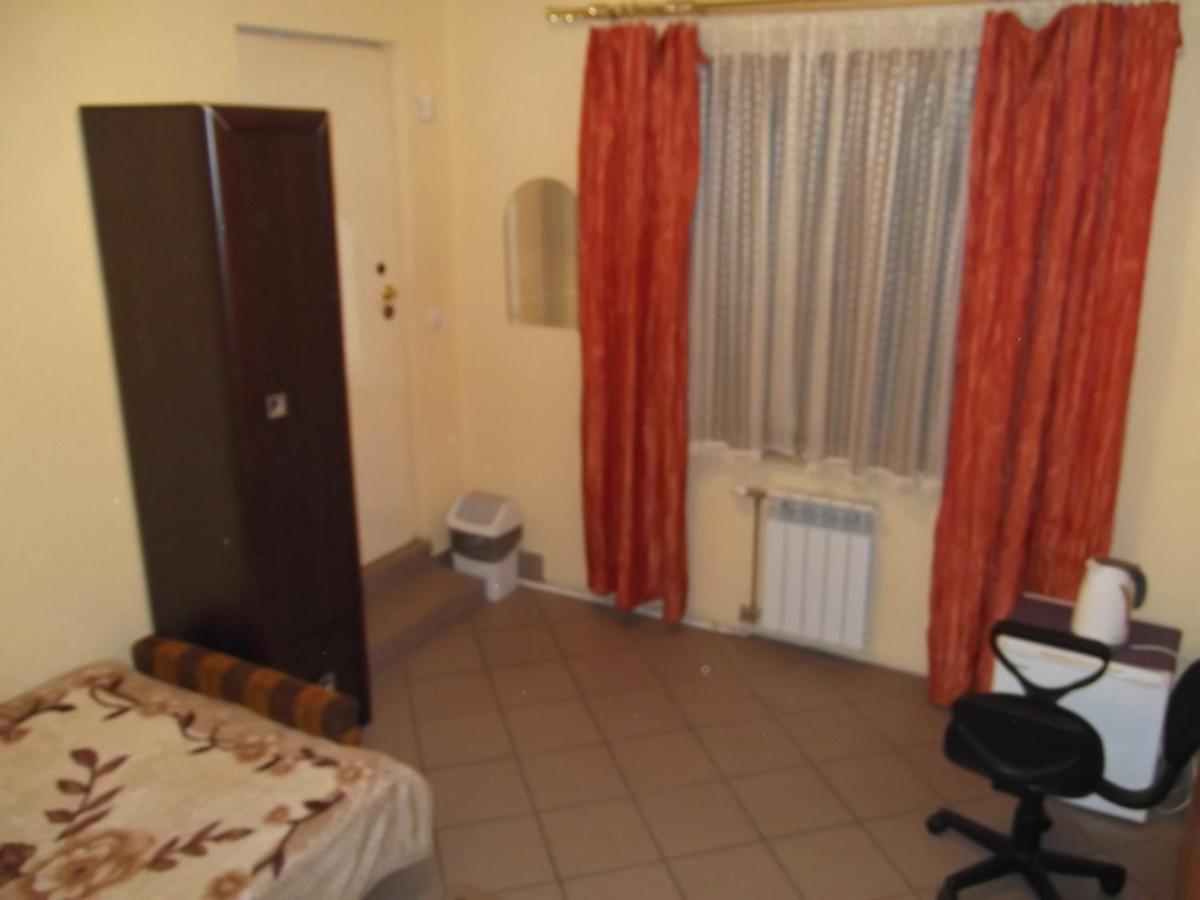 Dworek W Zieleni Warsaw Ngoại thất bức ảnh